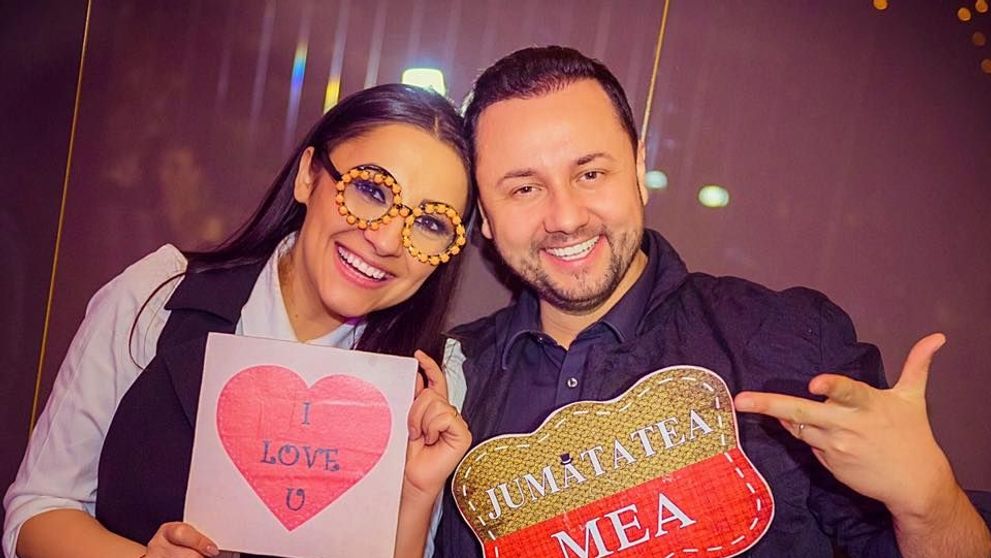 Andra, imagini de vis din vacanta. S-a fotografiat alaturi de Catalin Maruta si a publicat imaginea pe internet