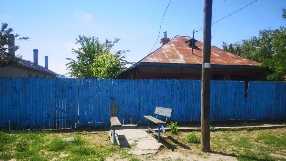 Doi bărbați din Iași și-au deschis un mini-bordel în comună. Unul dintre ei era consilier local. Cum au aflat polițiștii 