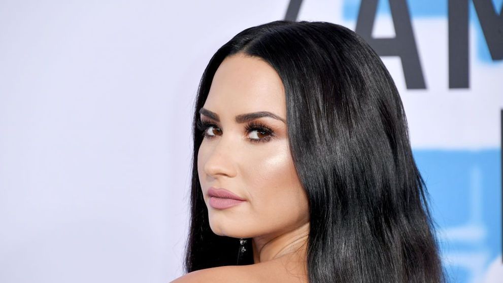 FOTO Demi Lovato, la prima plimbare în public de când a ajuns la dezintoxicare