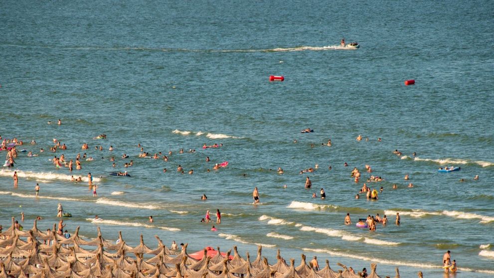 O turistă din Anglia, venită în vacanță pe litoralul românesc, a trăit șocul vieții! Ce a găsit pe plajă: „O rușine!”