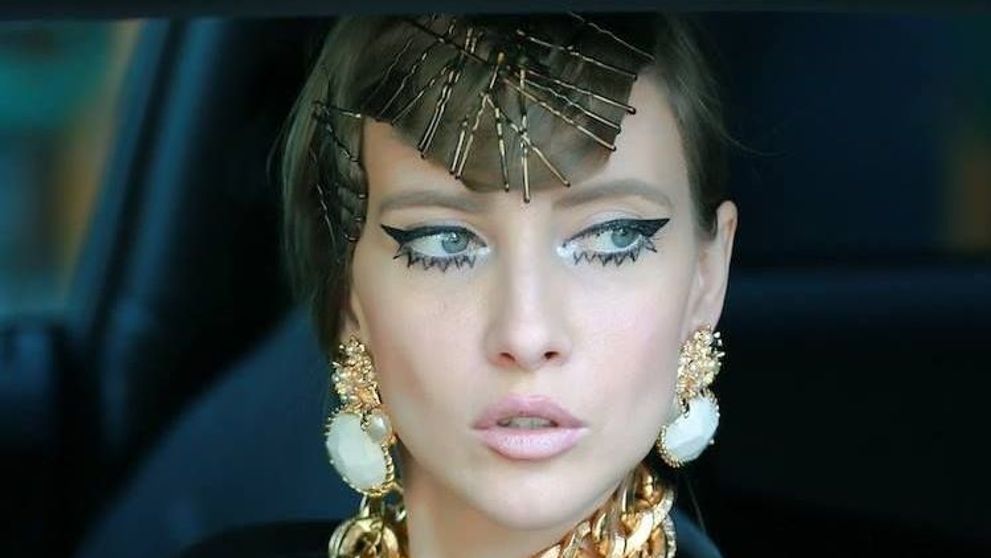 Iulia Albu, mai sexy ca niciodată! Nu apare foarte des în costum de baie, dar și când o face, impresionează