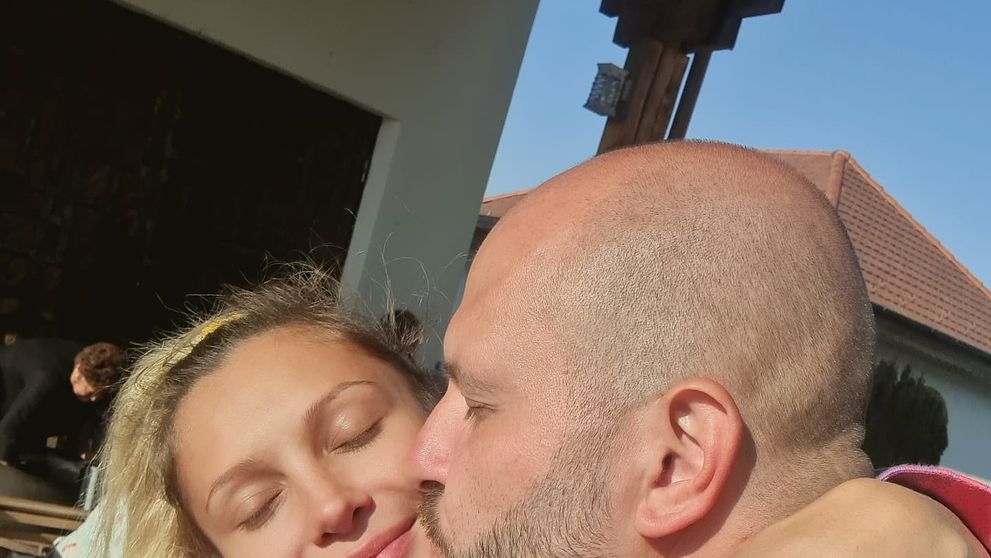 Lora și Ionuț Ghenu au stabilit, în cele din urmă, data nunții: „Dorim să ne căsătorim”. Cei doi au mai făcut un pas important în relație
