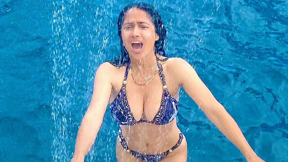 “Ce femeie!” Fanii Salmei Hayek în extaz după ce vedeta s-a pozat în bikini: “La 57 de ani, e peste orice influenceriță de 20!”
