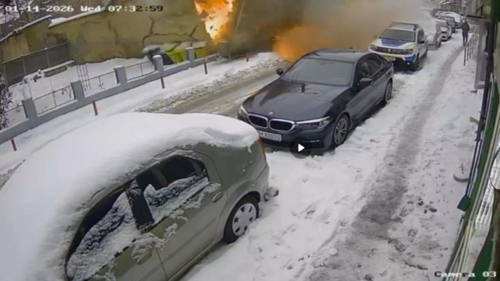 Momentul exploziei de la Poliția Rutieră Lugoj, în care trei polițiști au fost răniți, surprins pe camere. VIDEO