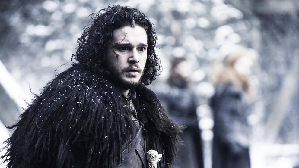 El este omul momentului: toata lumea vorbeste despre el! Vezi transformarea lui Kit Harington de la debutul in Game of Thrones pana in prezent