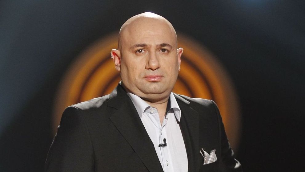 Imaginea in care nu o sa-l recunosti pe Chef Catalin Scarlatescu. Cu esarfa de pionier si aceeasi privire hotarata, intr-o imagine din copilarie
