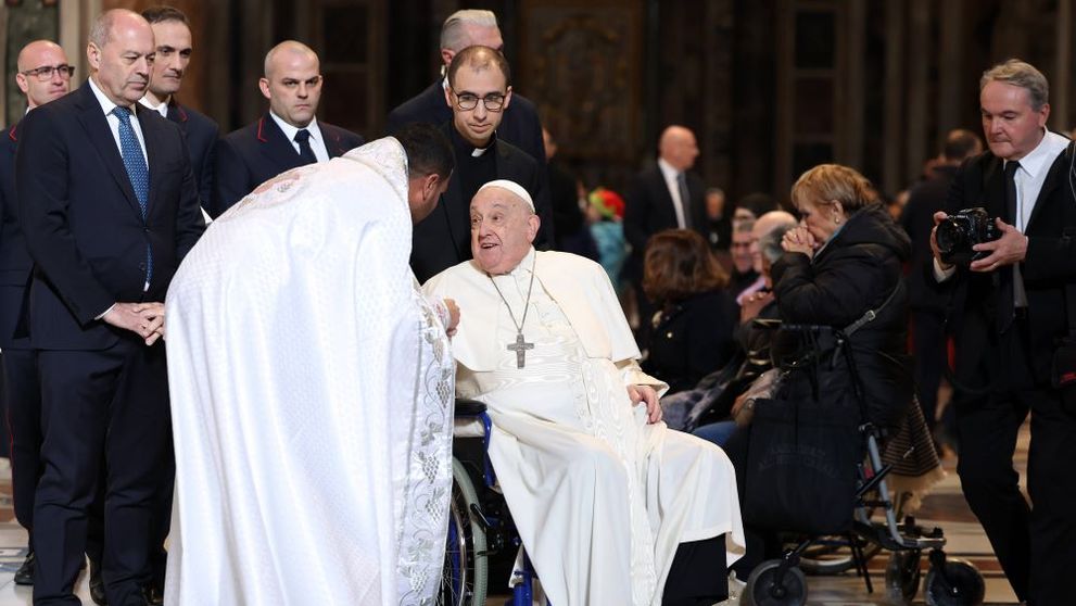 Noi informații despre starea Papei Francisc după ce a fost internat în cel mai mare spital din Roma