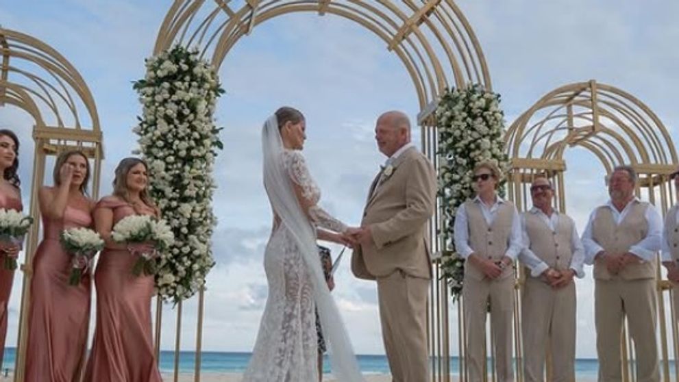 Este nunta anului! Îndrăgostit până peste cap, Rick Harrison, în vârstă de 60 de ani, s-a căsătorit în sfârșit cu iubita tinerică! Imagini spectaculoase de la marele eveniment