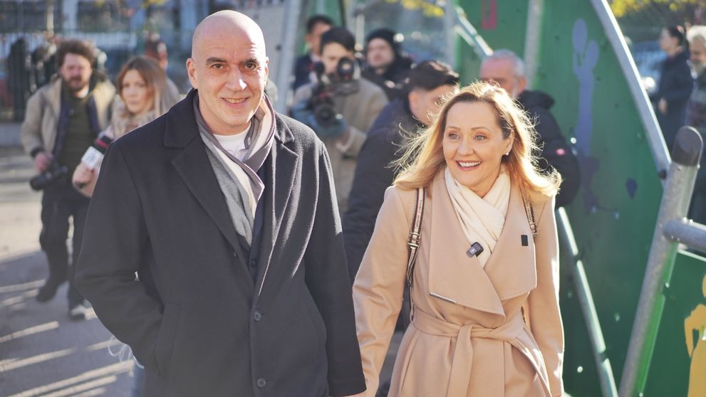 Cine este Cătălin Georgescu, soțul Elenei Lasconi. Cei doi s-au cunoscut la 18 ani de la divorțul jurnalistei de primul soț: „A vrut bunul Dumnezeu și ne-am lipit”
