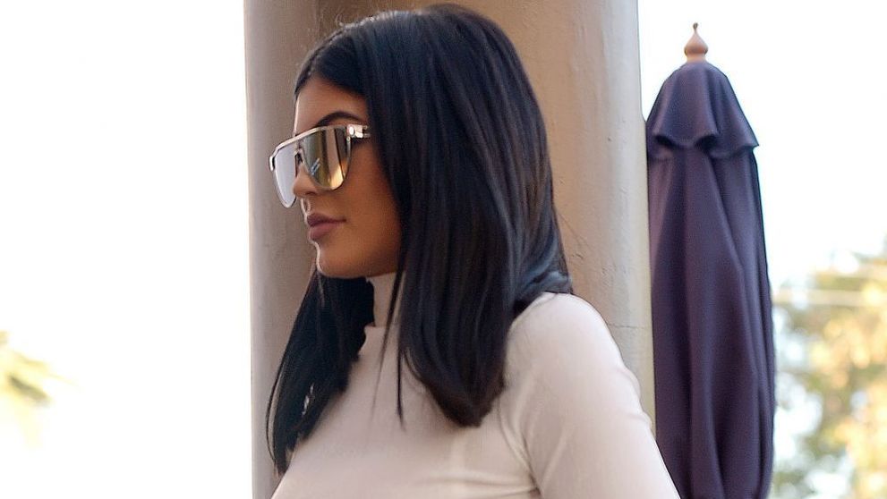 Lily Collins, intr-o pereche de colanti ca a lui Kylie Jenner. Cum a aparut tanara pe strada