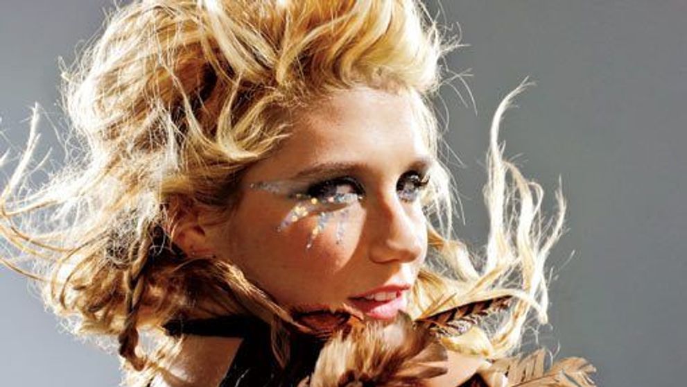 Accesorii facute din dinti de om, pasiunea bizara a unei cantarete. Contrar asteptarilor, nu este vorba despre Lady Gaga