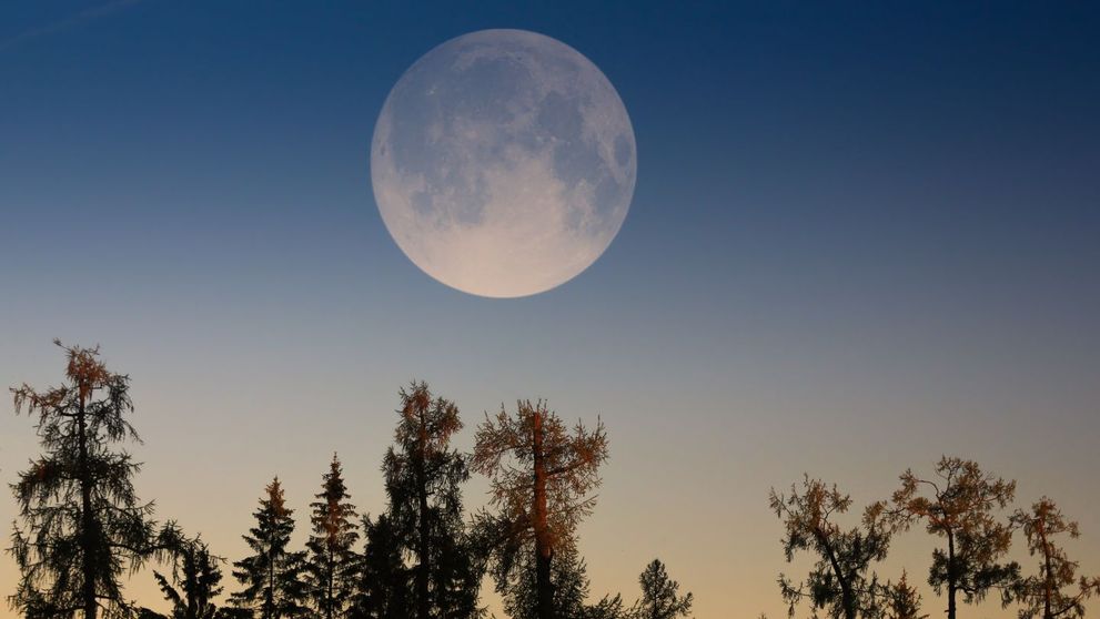 Fenomen rar: Super Luna, cea mai stralucitoare si mai mare luna din ultimii 70 de ani