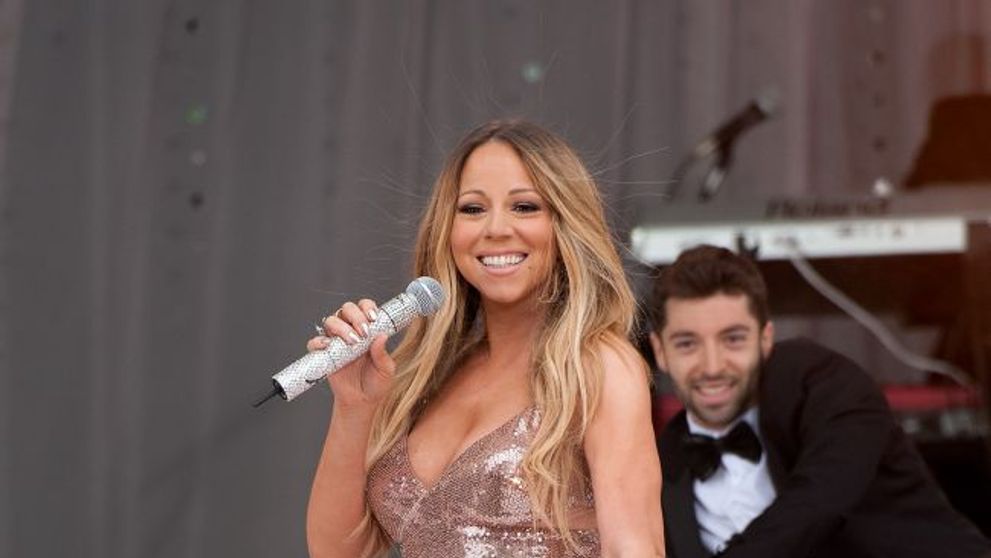 A plesnit rochia pe ea in timpul unui interviu. Cum s-a facut de ras Mariah Carey in direct la TV: clipul e viral acum pe YouTube
