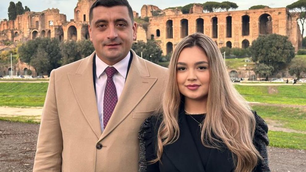 Cum a cunoscut-o George Simion pe soția sa, Ilinca Munteanu: „Era în timpul facultății, era mică”. Cei doi sunt căsătoriți de aproape trei ani și au împreună un băiețel