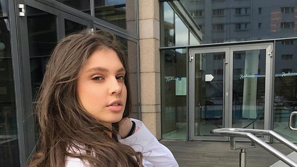 Mezina de la Ferma. Orășeni vs. săteni, imagini spectaculoase pe rețelele de socializare. Cum s-a pozat Elena Chiriac