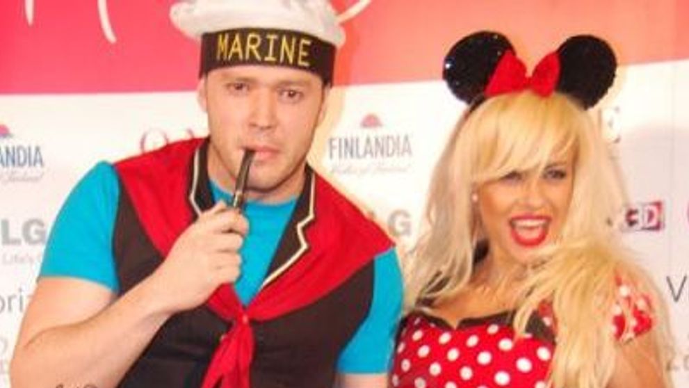 Anda Adam si Victor Slav s-au deghizat in Popeye Marinarul si Minnie Mouse VIDEO
