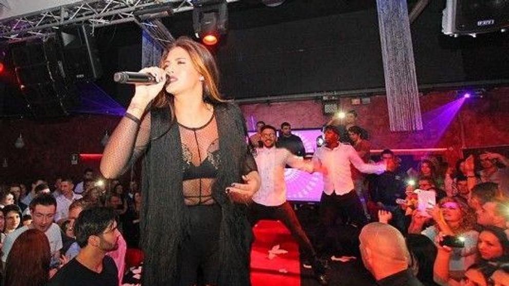 Antonia, show incendiar in Italia. Artista si-a facut aparitia intr-o bluza complet transparenta