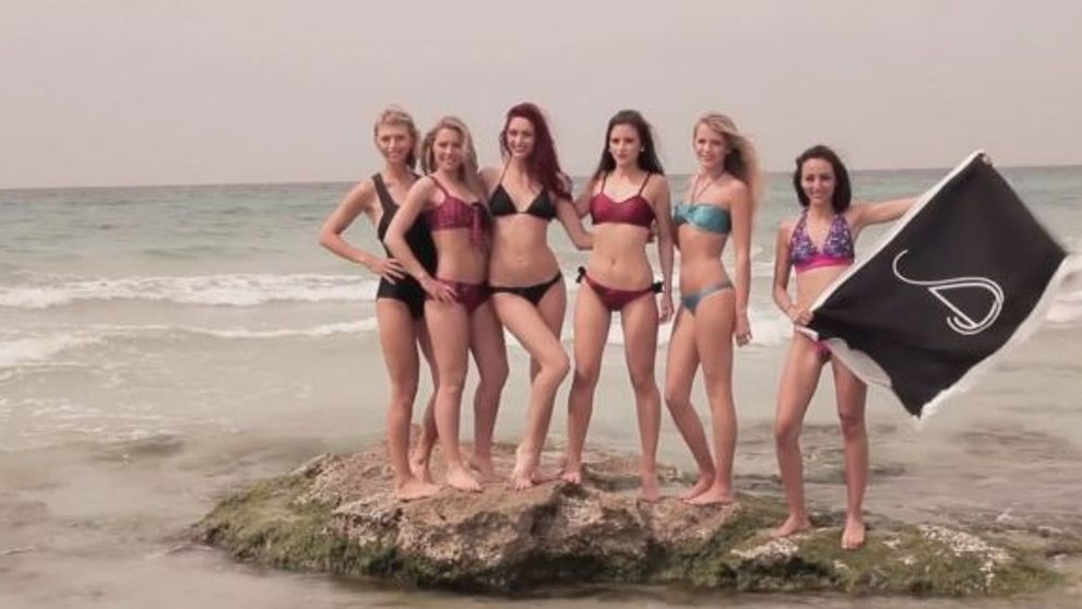Noua moda in aceasta vara! Au fost inventati bikini inteligenti! Ce va spune costumul de baie