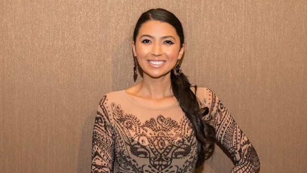VIDEO Cântăreața Reina petrece un Crăciun Româno-American. Vezi cum sună noua piesa lansată de sărbători