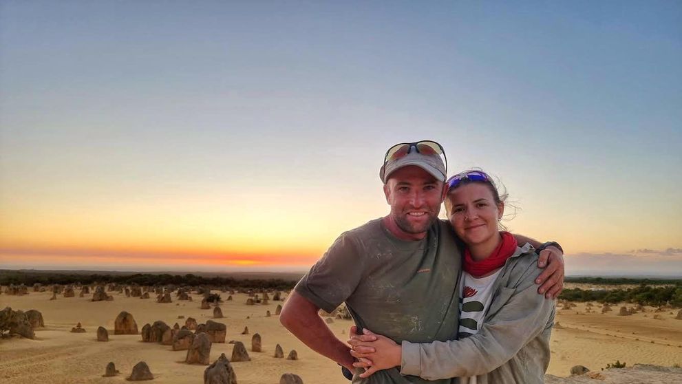 Prin ce peripeții a trecut un cuplu de români, după ce a decis să traverseze Australia cu tricicletele