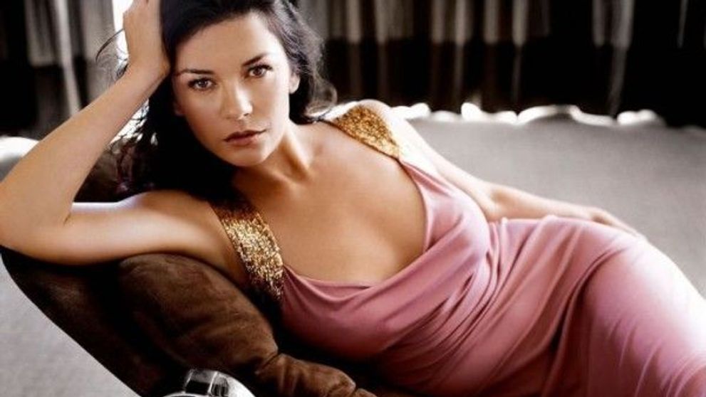 A fost internata in clinici de psihiatrie, insa acum arata perfect. Imagini cu Catherine Zeta Jones si familia ei