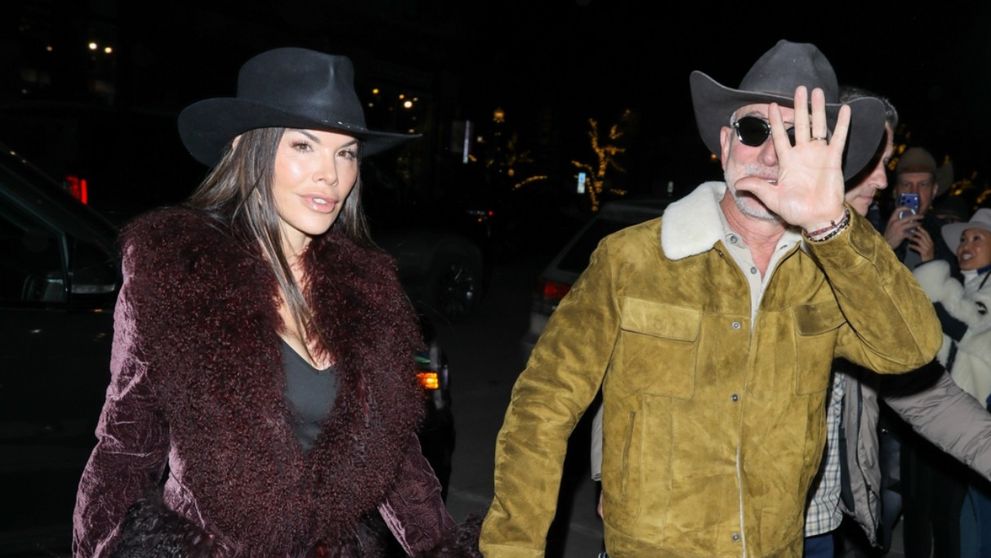Jeff Bezos, schimbare radicală de look! Miliardarul, surprins de paparazzi cu soția Lauren Sanchez la shopping în Aspen, paradisul schiorilor