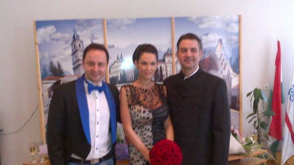 Happy Hour prezinta in exclusivitate <span style=