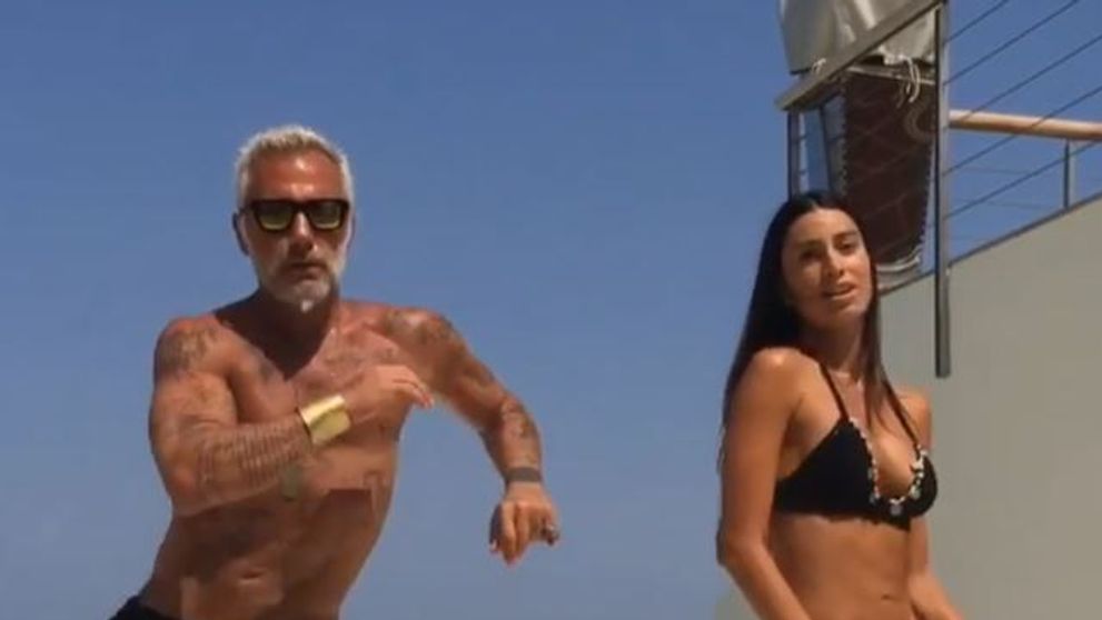 Fosta iubită a lui Gianluca Vacchi, o mămică fericită și împlinită! Cum arată acum bruneta sexy din clipurile milionarului