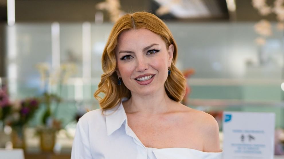 Câți bani trebuie să scoți din buzunar dacă vrei să îți cânte Elena Gheorghe la nuntă. Tariful cerut de artistă