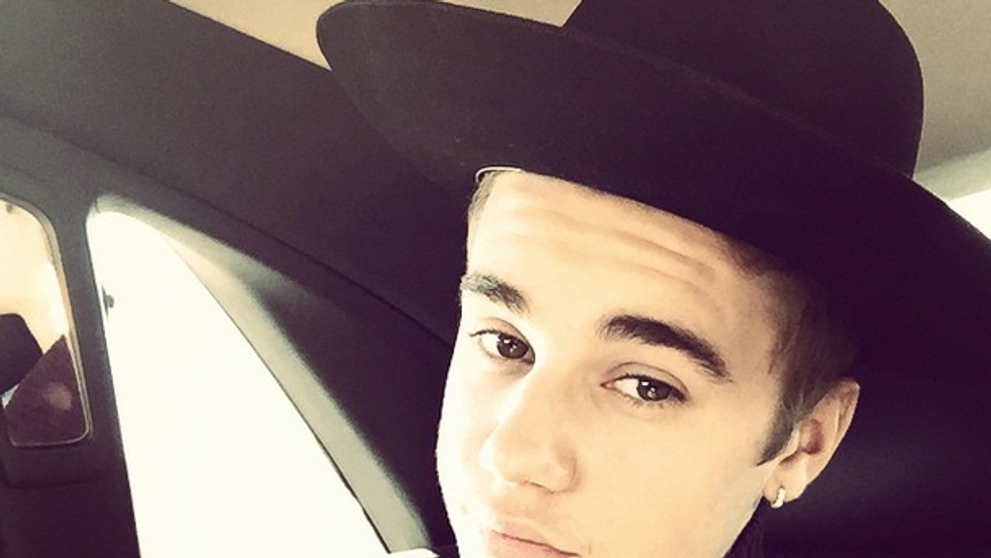 Nu-l mai recunosti. Justin Bieber a facut o schimbare radicala de look. Artistul uimeste cu o noua transformare