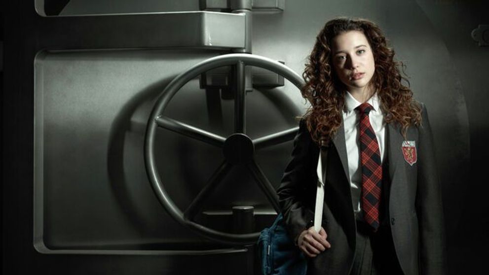 În Casa de Papel era o liceana timidă, în realitate e o blondă sexy de 24 de ani. Cum arată „Alison” acum