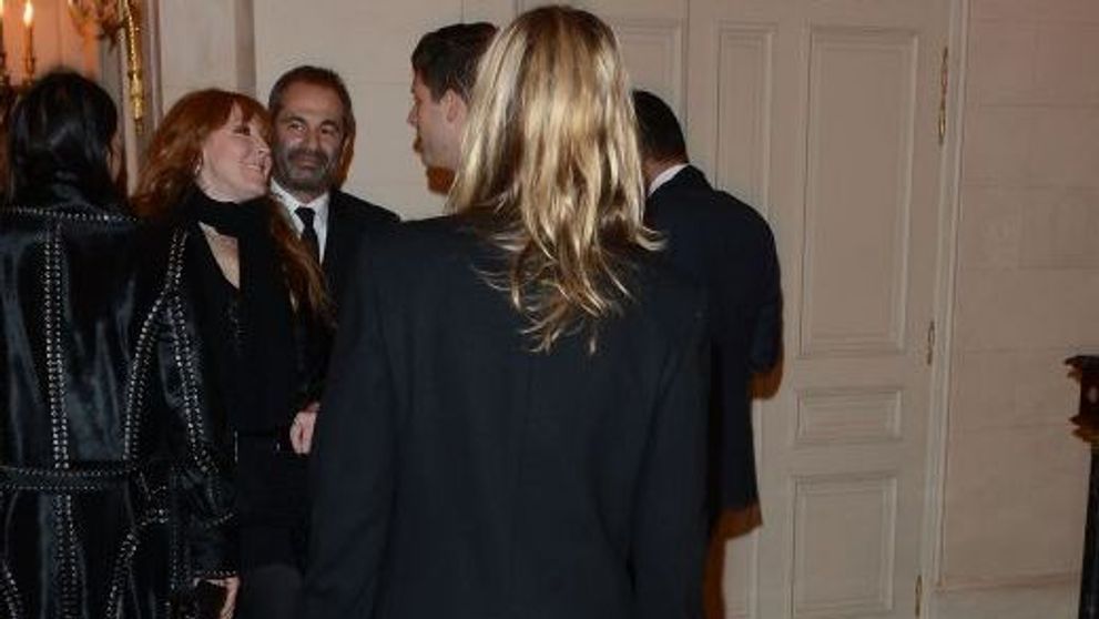 Alimenteaza fanteziile a milioane de barbati, dar de data aceasta a exagerat. Vedeta care si-a uitat pantalonii acasa