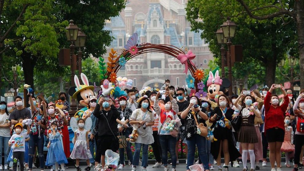Disneyland și-a deschis porțile în China, însă vizitatorii trebuie să respecte reguli stricte