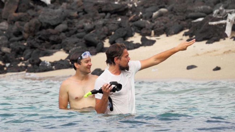 Leonardo di Caprio se distreaza in vacanta in Hawaii! Vezi in ce ipostaze l-au surprins fotografii