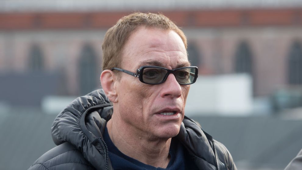 Prima reacție a lui Jean Claude Van Damme, după ce numele acestui a apărut într-un dosar DIICOT. Luptătorul este acuzat că a întreținut relații intime cu mai multe victime ale traficului de persoane: „Zvon absurd și nefondat”