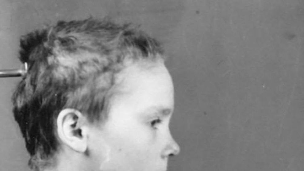 Fotografiile alb-negru cu o fetita inchisa la Auschwitz au fost colorate. Povestea ei e cutremuratoare