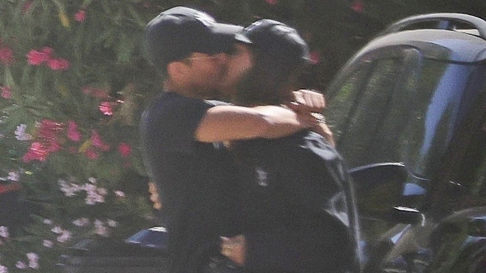 E oficial: Jessica Alba are un nou iubit la șase luni de la divorț! S-au sărutat pasional pe stradă, fără să le pese de paparazzi