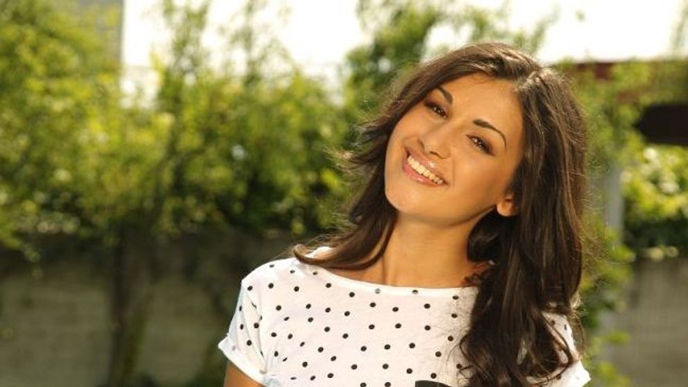 Alina Eremia, provocatoare intr-o rochie cu decolteu pana in talie - FOTO