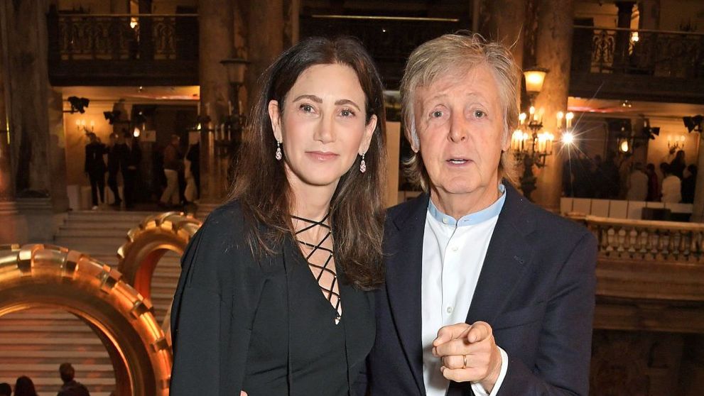 Nancy Shevell, soția lui Paul McCartney, senzația plajei în pandemie la 61 de ani