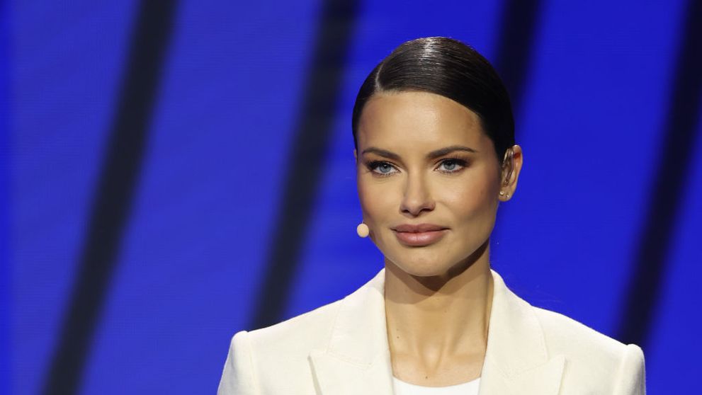 Adriana Lima are trei copii, iar mezinul îi seamănă leit. O fotografie rară cu Cyan i-a cucerit pe fanii vedetei: „E copia ei”