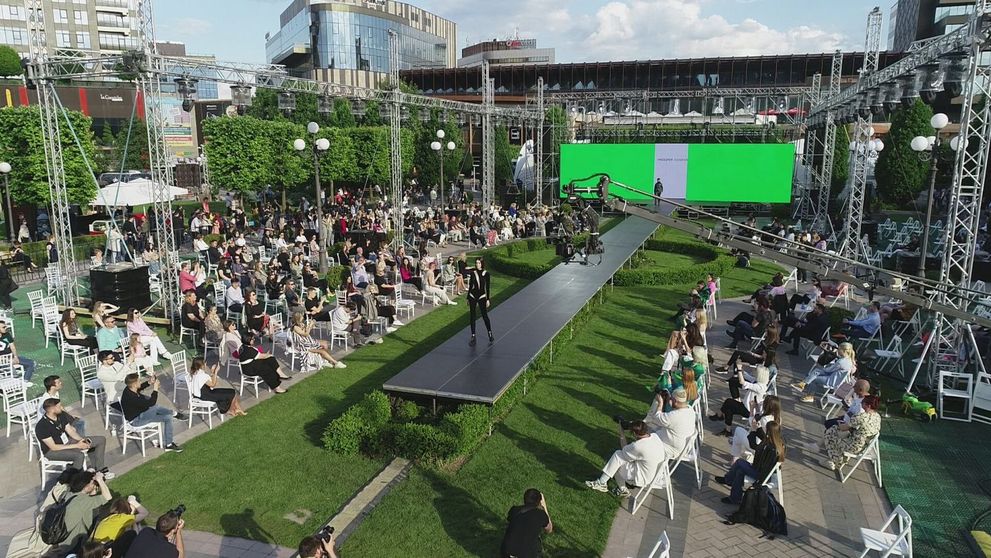 Nume mari ale modei românești, prezente la Iași în acest weekend, dominat de Romanian Fashion Week