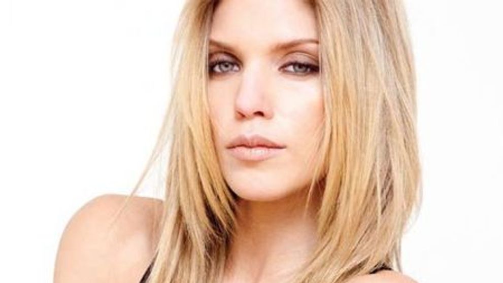 Poate n-o mai stii din Beverly Hills, dar aceasta poza sigur o vei tine minte. <span style=