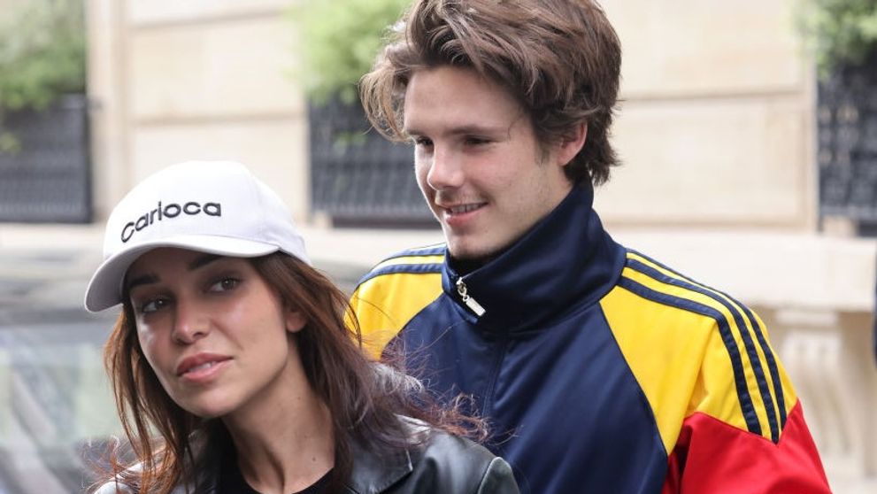 Care e vârsta reală a iubitei lui Cruz Beckham. Fiul cel mic al cuplului David și Victoria Beckham are o relație de dragoste cu o cântăreață de origine braziliană