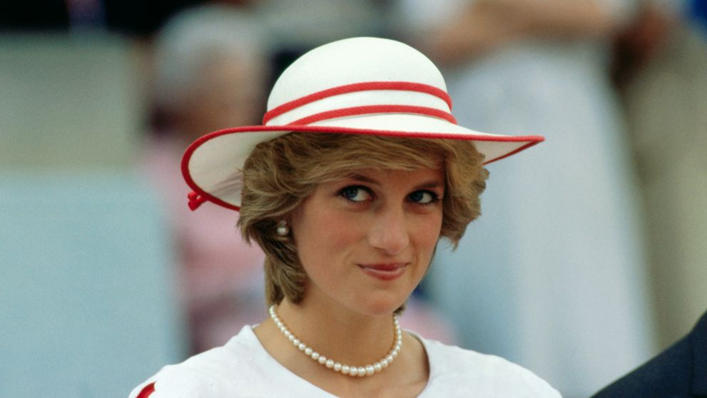 Cum a transformat Prințesa Diana o simplă arsură solară într-un moment care a intrat în istoria modei. Povestea din spatele unei apariții legendare