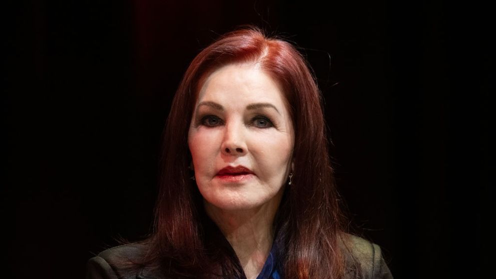 Suma colosală pe care Priscilla Presley a câștigat-o în 2024, dezvăluită în cadrul unui proces tensionat de 1 milion de dolari. Fosta asociată, acuzată că vrea să-i ia toți banii