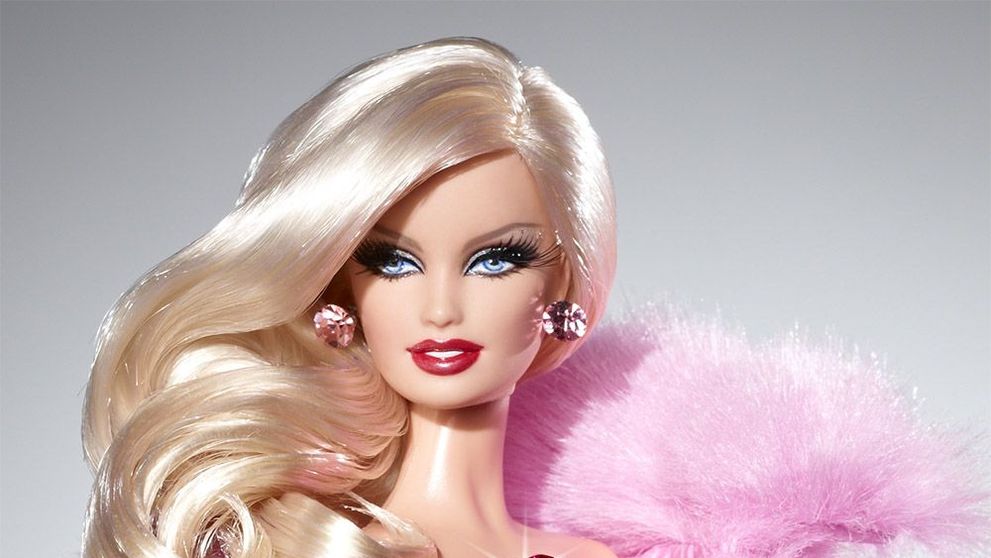 Ea este adevarata femeie-Barbie din Romania. Arata exact ca o papusa si asta fara nicio operatie estetica - FOTO