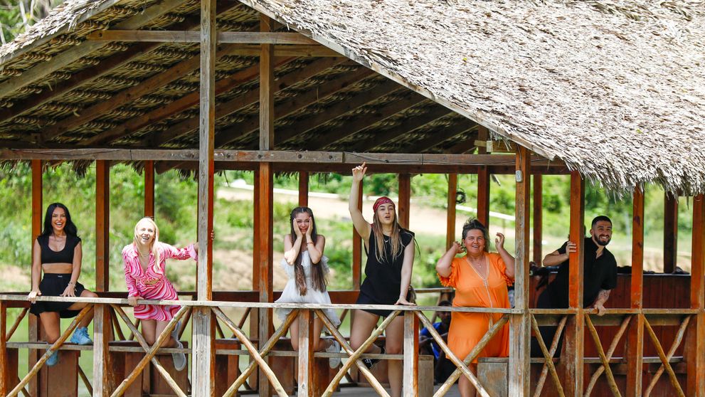 În această seară la Survivor All Stars, emoții incredibile! Mama lui Iancu, prietenul lui Zanni, soția lui Robert, iubita lui TJ Miles, logodnicele lui Andrei și Sorin au ajuns în Dominicană