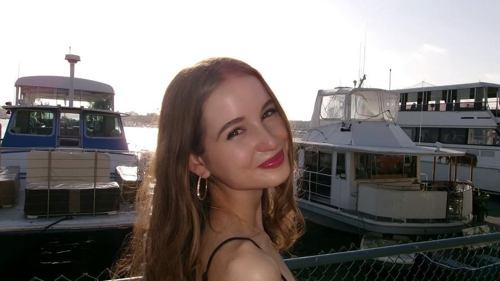 Irina Columbeanu, radiantă la balul de absolvire desfășurat într-un cadru inedit! Ce mesaj i-a transmis Monica Gabor: „Fata mea frumoasă…”