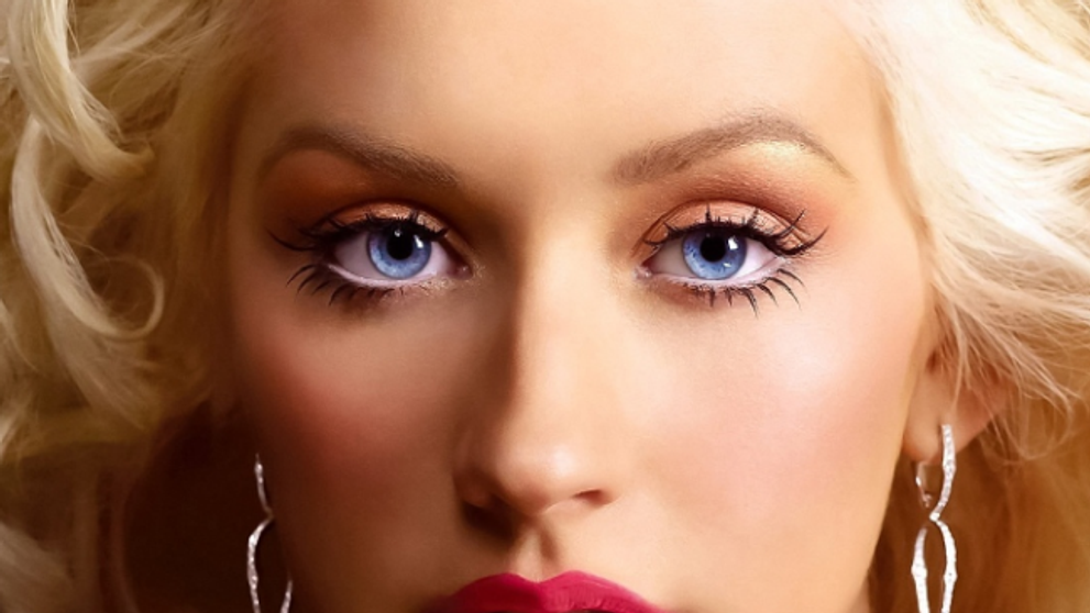 Christina Aguilera si-a recapatat silueta cu care facea furori acum cativa ani. Cum arata acum artista intr-o zi obisnuita, la plaja