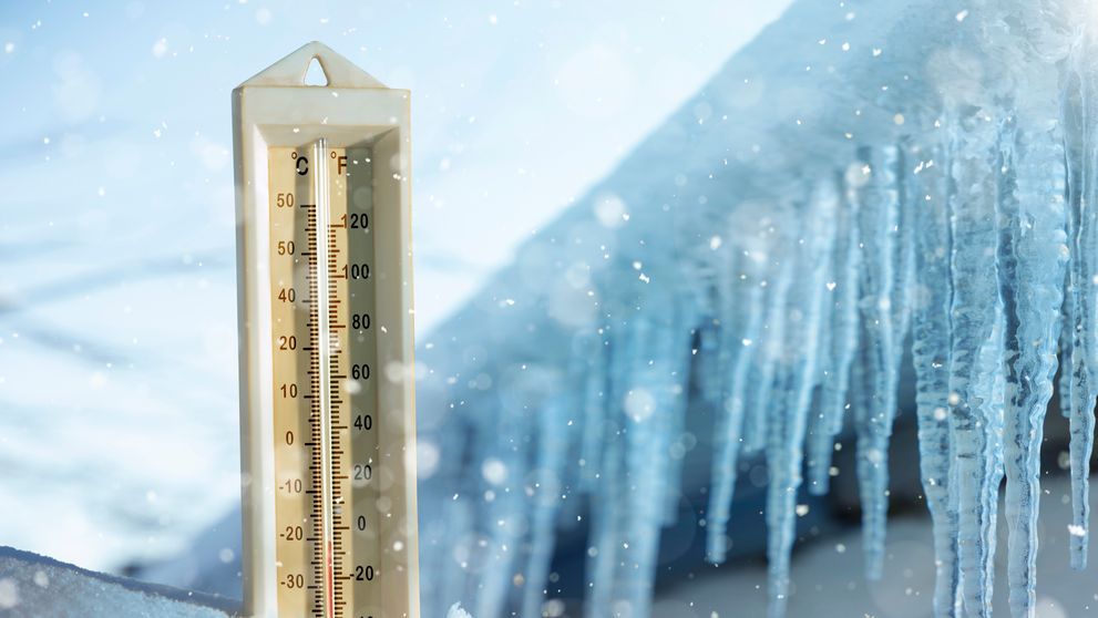 Ger de crapă pietrele peste România. ANM anunță săptămâni cu frig extrem și ninsori. Ce temperaturi urmează în luna februarie